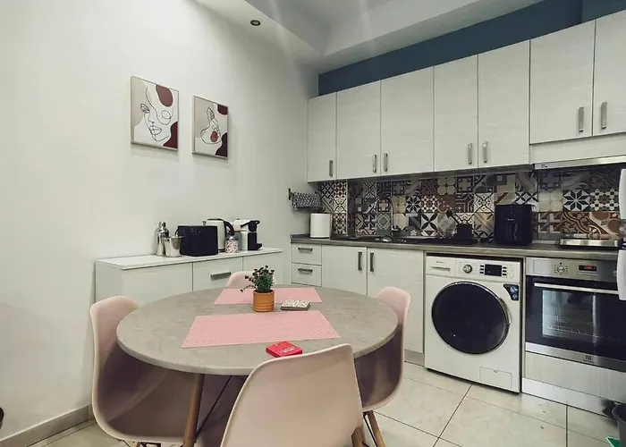 The Cozy Nest In Rhodes Town